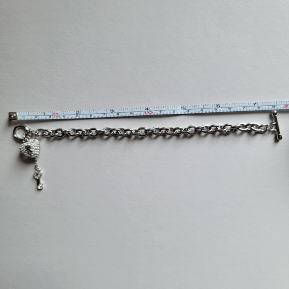 Heart lock and key silver toned toggle bracelet - Picture 3 of 3
